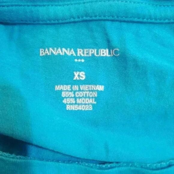 *SOLD**Banana Republic Women's Turquoise Graphic Crew Neck T-Shirt "Food Friends - Picture 5 of 6